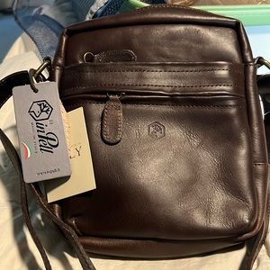 In Pell NWT brown leather crossbody